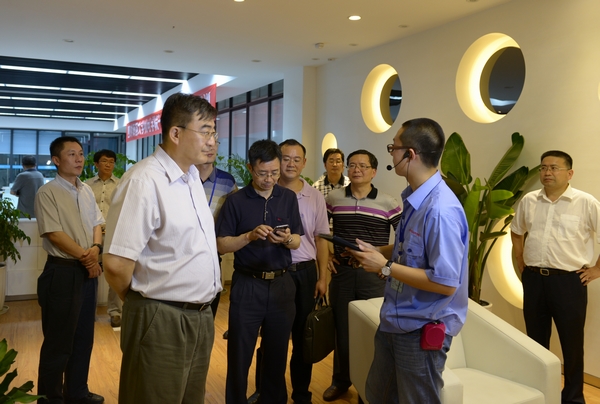 人社部职业技能鉴定中心刘康主任到我院考察调研brbr