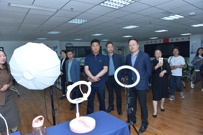 校地联合聚力赋能乡村振兴甘孜州炉霍县委书记格勒多吉带队到校交流